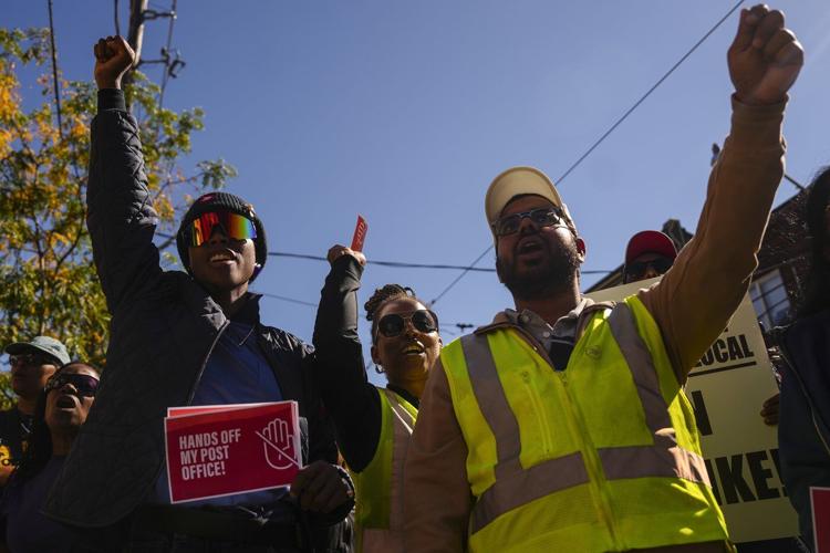 Canada Post union set for meeting with Ottawa as strike stretches on