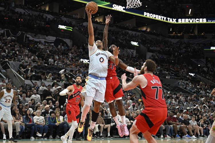 Spurs rally from a 22-point deficit to beat the Raptors 125-118