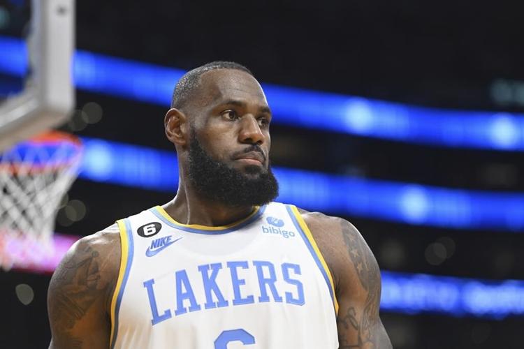 Amid Musk Twitter chaos, athletes & celebs cope just like us