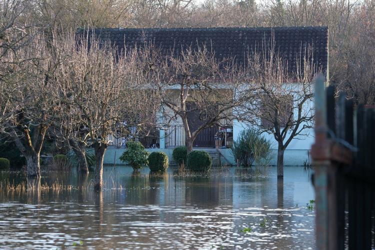 Emergency alerts sent as UK braces for big storm