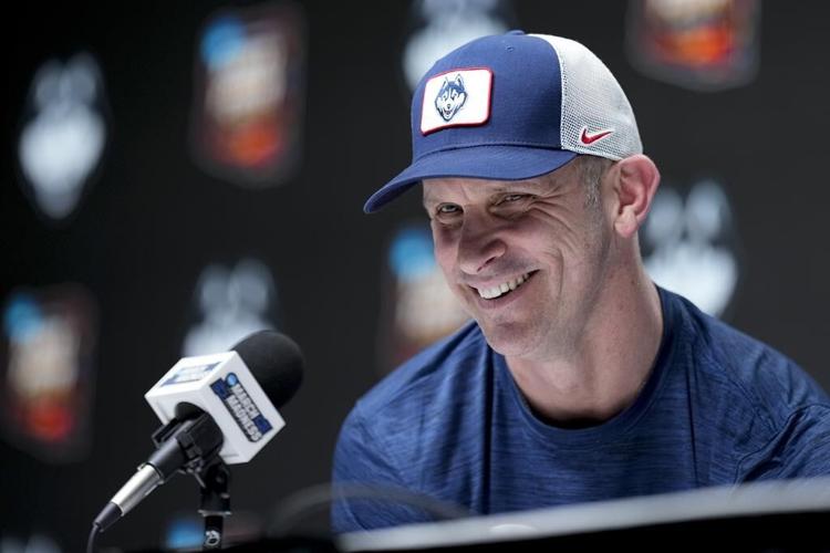 UConn, coach Dan Hurley agree to 6-year, $50 million deal a month after he spurned offer from Lakers