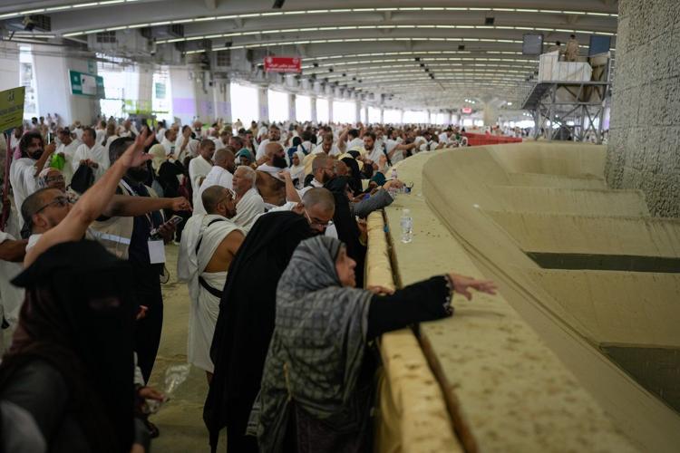 Muslim pilgrims perform Hajj rituals under intense heat as Eid al-Adha celebrations start