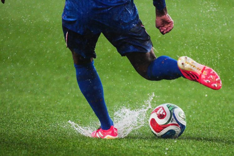 Kylian �Ѳ������é scores 2 goals to lead France to 3-0 win over Iraq and into World Cup knockout stage