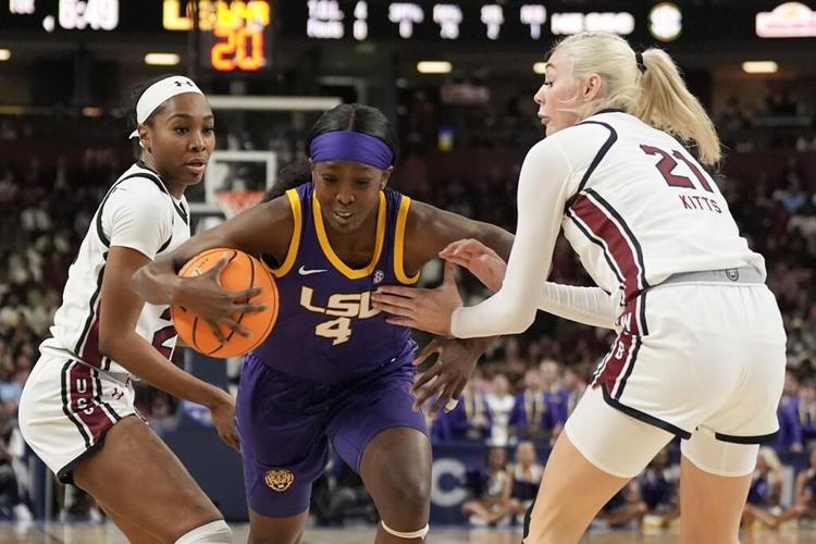South Carolina's Kamilla Cardoso shoves LSU's Flau'jae Johnson, is ejected with 5 other players