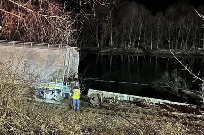10 cars of cargo train carrying cooking oil and plastic pellets derail. Two land in New York river