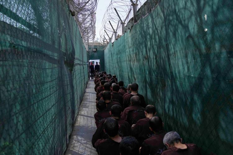 IS suspects transferred from Syria to Iraq are interrogated in a Baghdad prison