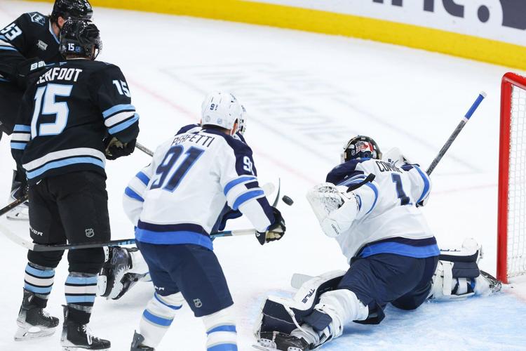 Schmaltz scores twice as Mammoth ground Jets 5-3