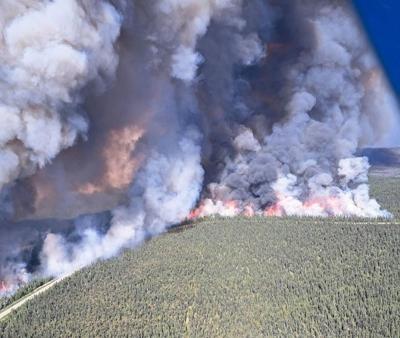 Fire situation eases slightly, but risks remain as more than 400 wildfires still burn