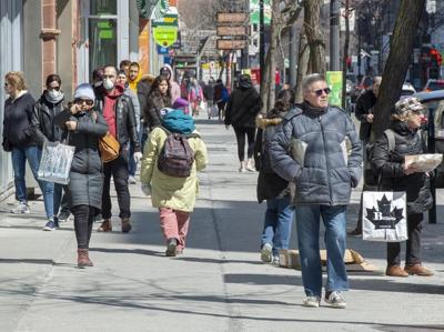 Record share of ɫtvs are immigrants or permanent residents, census shows