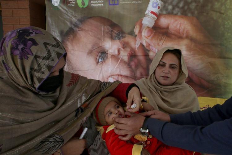 Pakistan begins last anti-polio vaccination campaign of the year after a surge in cases