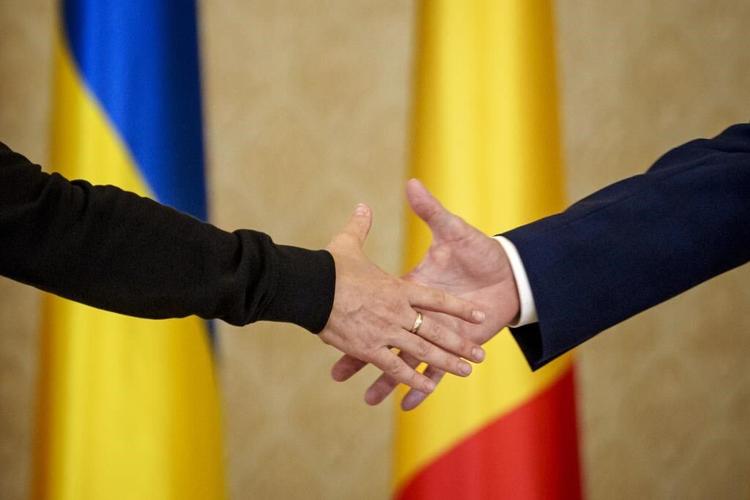 Ukraine's Zelenskyy visits neighboring Romania to discuss security and boost ties