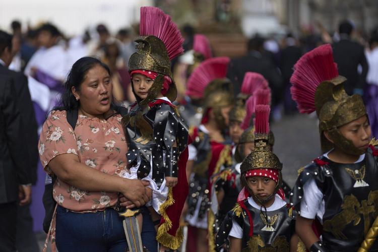 PHOTO COLLECTION: Holy Week Around the World