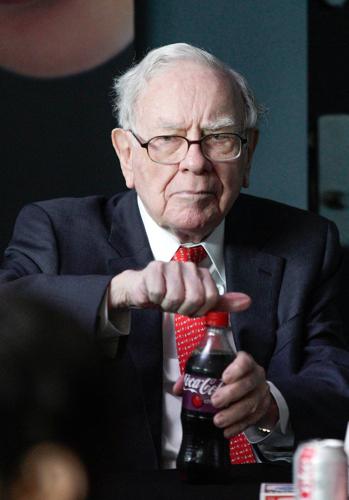 Some Warren Buffett wisdom on his last day leading Berkshire Hathaway