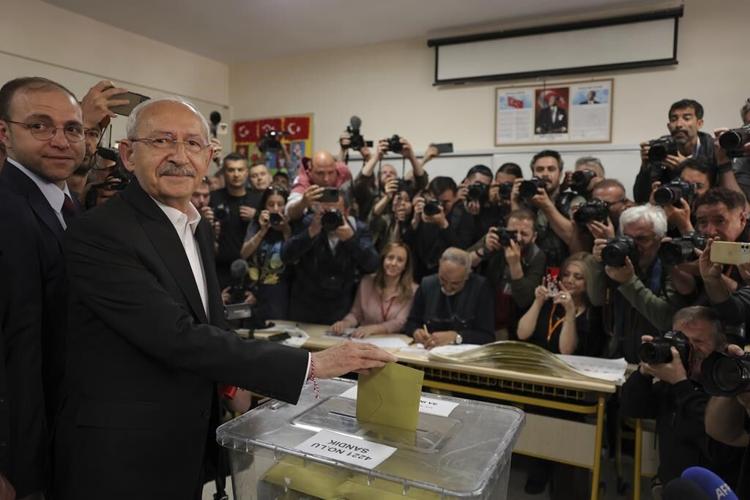 Early results in Turkey's election show President Recep Tayyip Erdogan