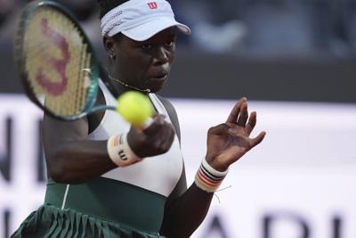 Canada's Victoria Mboko upsets Magdalena Frech at Wimbledon after late entry
