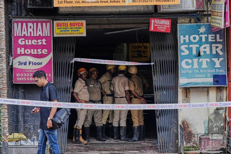 Fire in a building housing several hotels in eastern India kills 9 and injures 6