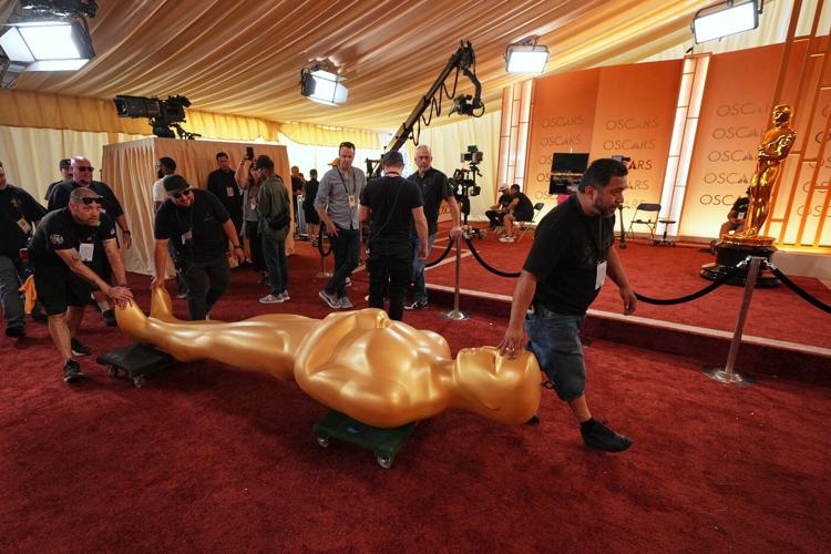The day before the Oscars, the ‘Bridesmaids’ rehearsed