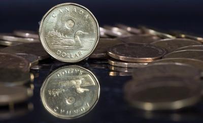 Economists say more room to fall as ɫֱ dollar continues downward trend