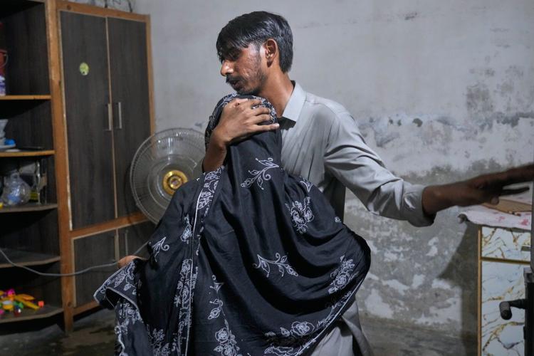 Roof of tutoring center collapses in eastern Pakistan, killing at least 14 children
