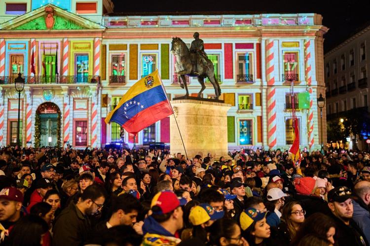 Photos show people reacting to the US capture of Venezuelan President Nicolas Maduro