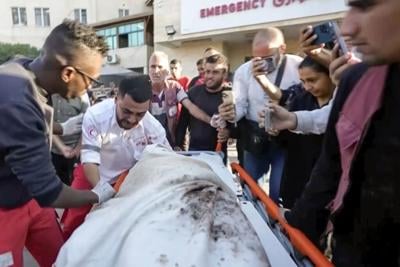 A Gaza medic realizes he's carrying his own mother's body, killed by an Israeli airstrike