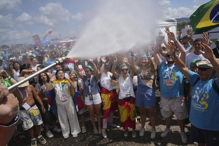Pope thrills hundreds of thousands of young Catholics at Holy Year youth festival