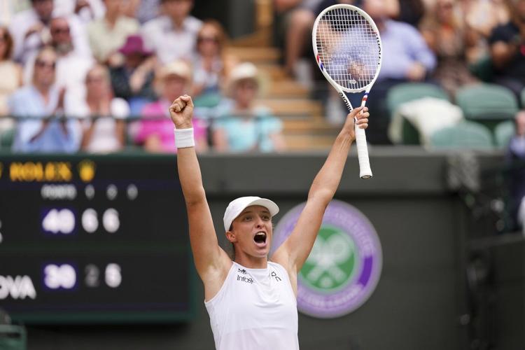 Iga Swiatek reaches her first Wimbledon semifinal and will face Belinda Bencic next