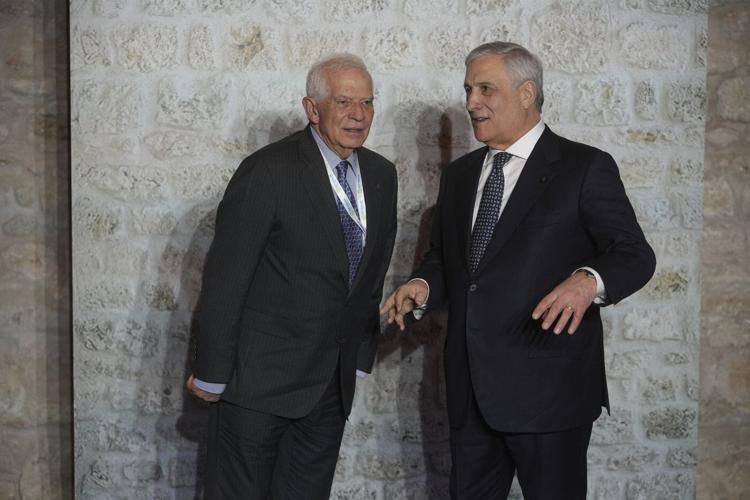 Middle East latest: EU urges Israel to accept ceasefire deal with Hezbollah