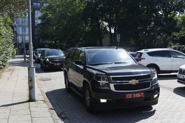 Belarus frees dissident Siarhei Tsikhanouski and 13 others after a rare visit from top US envoy