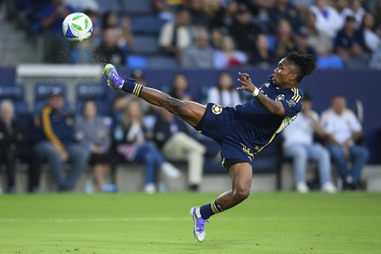 Paintsil scores twice as lowly Galaxy whip Whitecaps 3-0