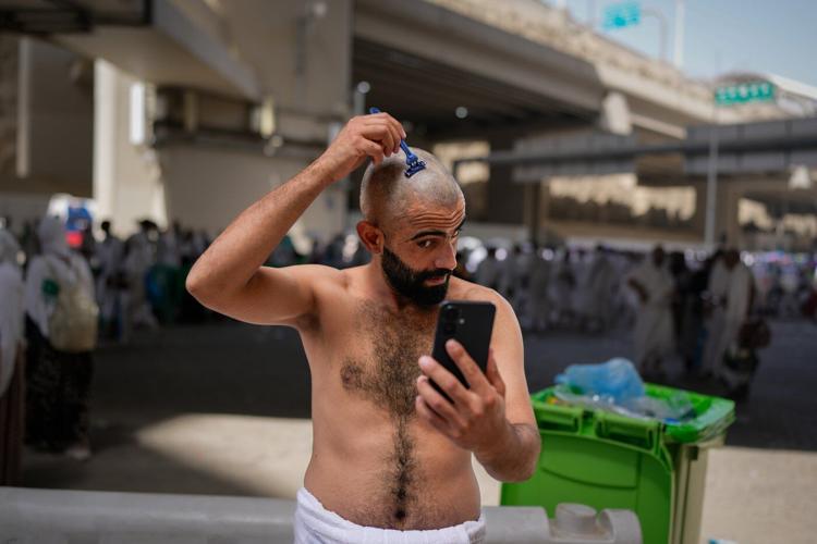 Hajj pilgrims perform rituals in soaring heat as Eid al-Adha celebrations begin