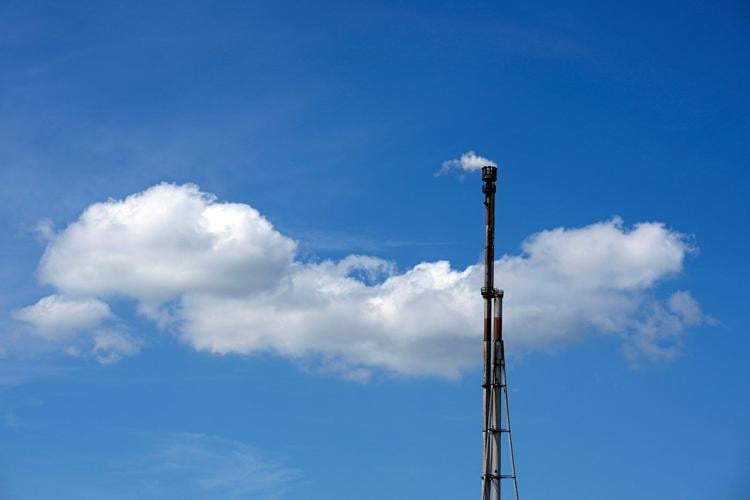 Brent crude tops $125 a barrel on Iran war worries, while world stocks retreat