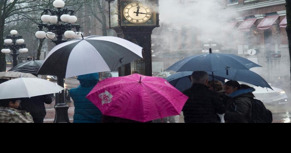 Most Canadians changing clocks to spring forward for daylight time