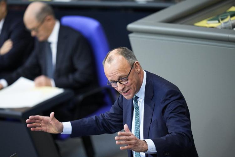 Scholz clashes with Merz over German economy and migration at last parliament meeting before poll