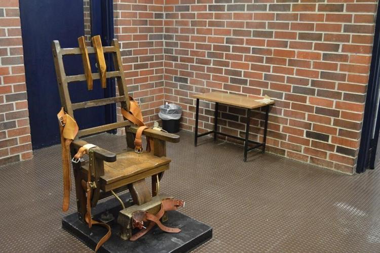 Electric chair, firing squad's legality at S. Carolina court