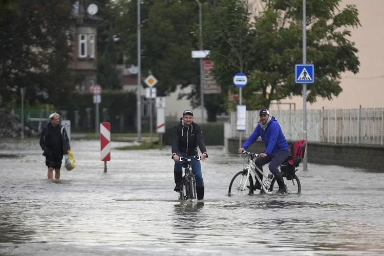 Central Europe flooding leaves 16 dead in Romania, Poland, Czech Republic and Austria