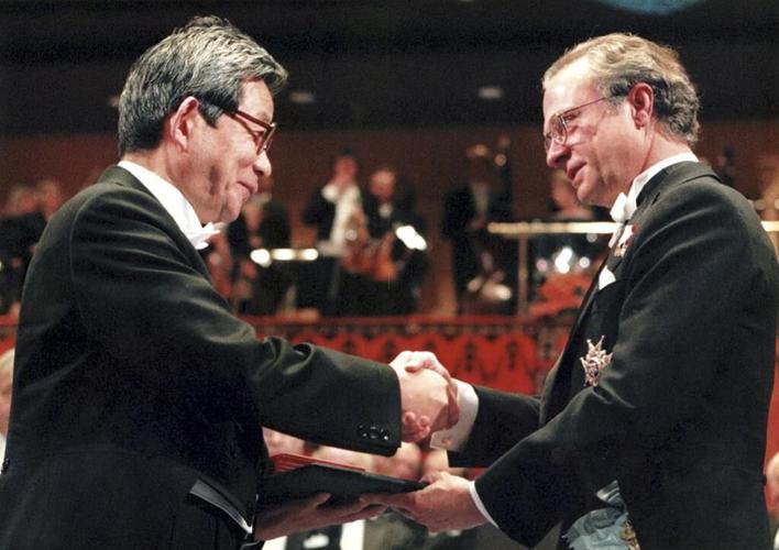 Nobel laureate Kenzaburo Oe, writer of poetic fiction, dies