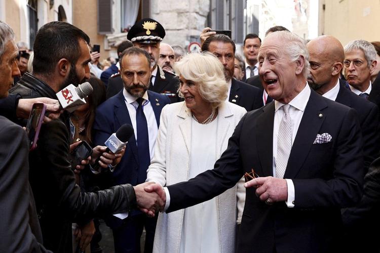 Pope Francis meets privately with King Charles and Queen Camilla during his Vatican convalescence