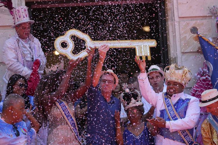 Rio's Carnival kicks off as mayor gives key to the city to King Momo