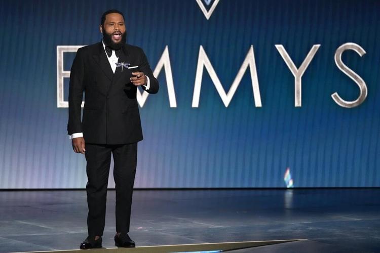 Emmy Moments: 'Succession' succeeds, 'The Bear' eats it up, and a show wraps on time, thanks to Mom