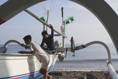 Sparkling fish, murky methods: the global aquarium trade