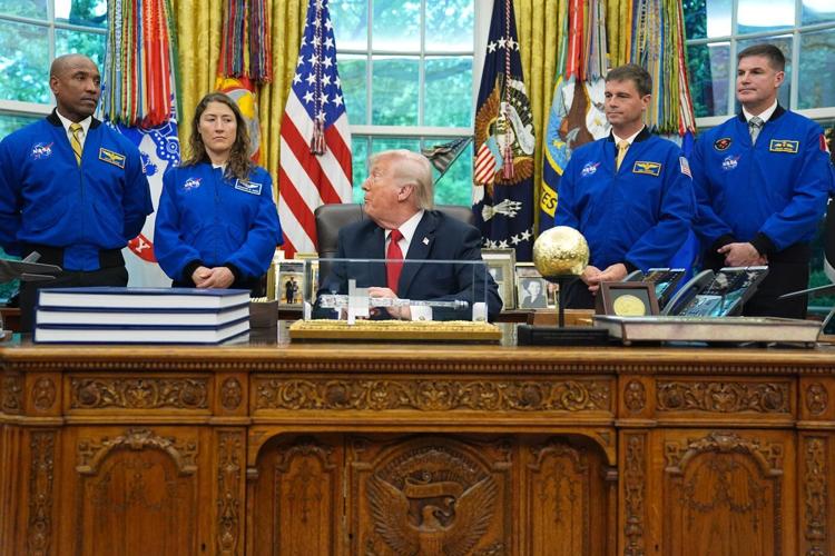��ɫtv astronaut Jeremy Hansen and Artemis II crew meet with Trump