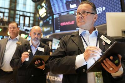 S&P/TSX composite down, U.S. stocks also lower in late-morning trading
