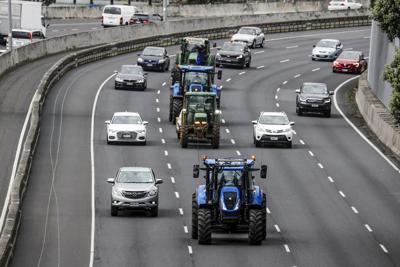 New Zealand farmers hit streets to protest cow-burp tax plan