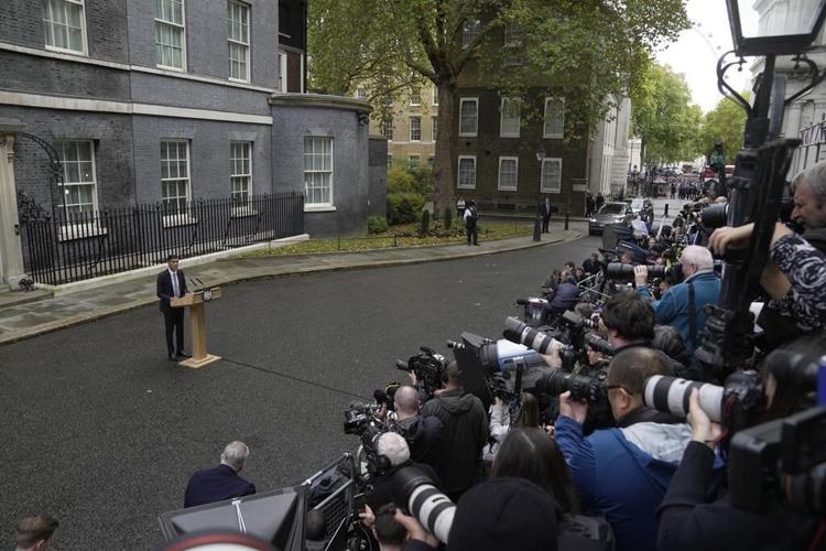 Sunak takes over as UK prime minister amid economic crisis