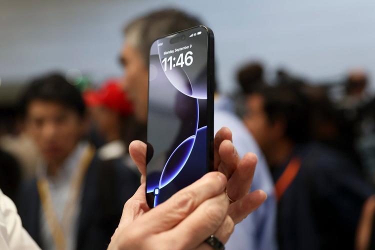 Some iPhone owners could get up to $95 payment after Apple agrees to settle case for $250 million