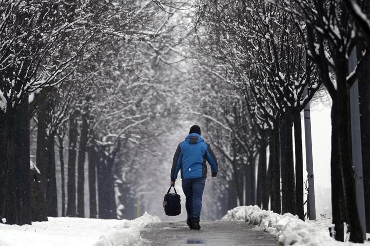 Hundreds blocked on Croatia roads as snowstorm spurs chaos