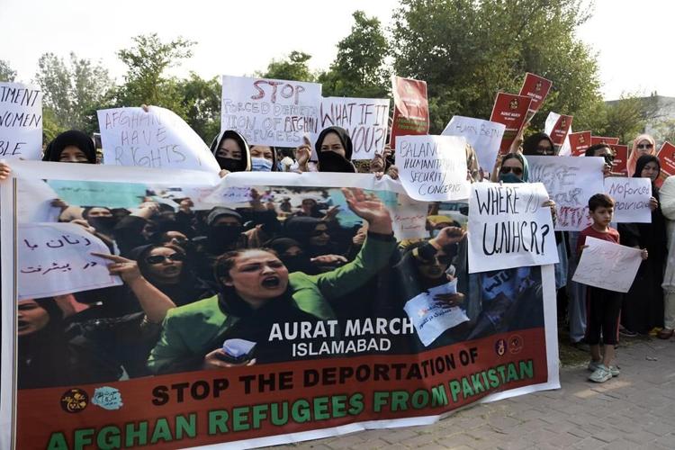 Thousands rally in Pakistan against Israel's bombing in Gaza, chanting anti-American slogans