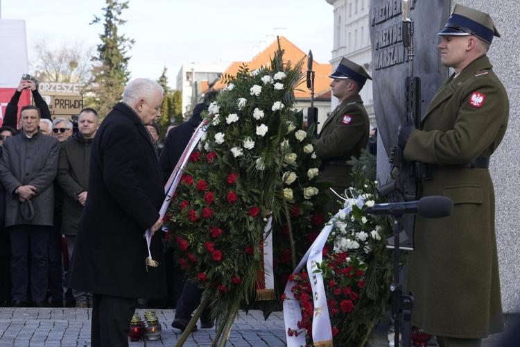 Protesters in Russia try to disrupt Poland's commemoration of president's plane crash
