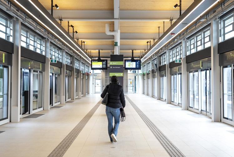 'Truly incredible': Commuters impressed with new branch of Montreal's rail network